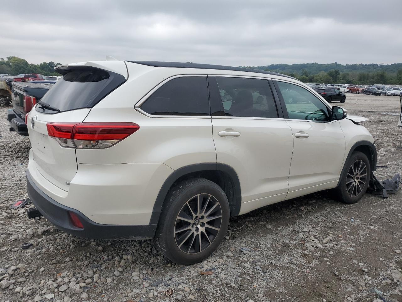 2017 TOYOTA HIGHLANDER