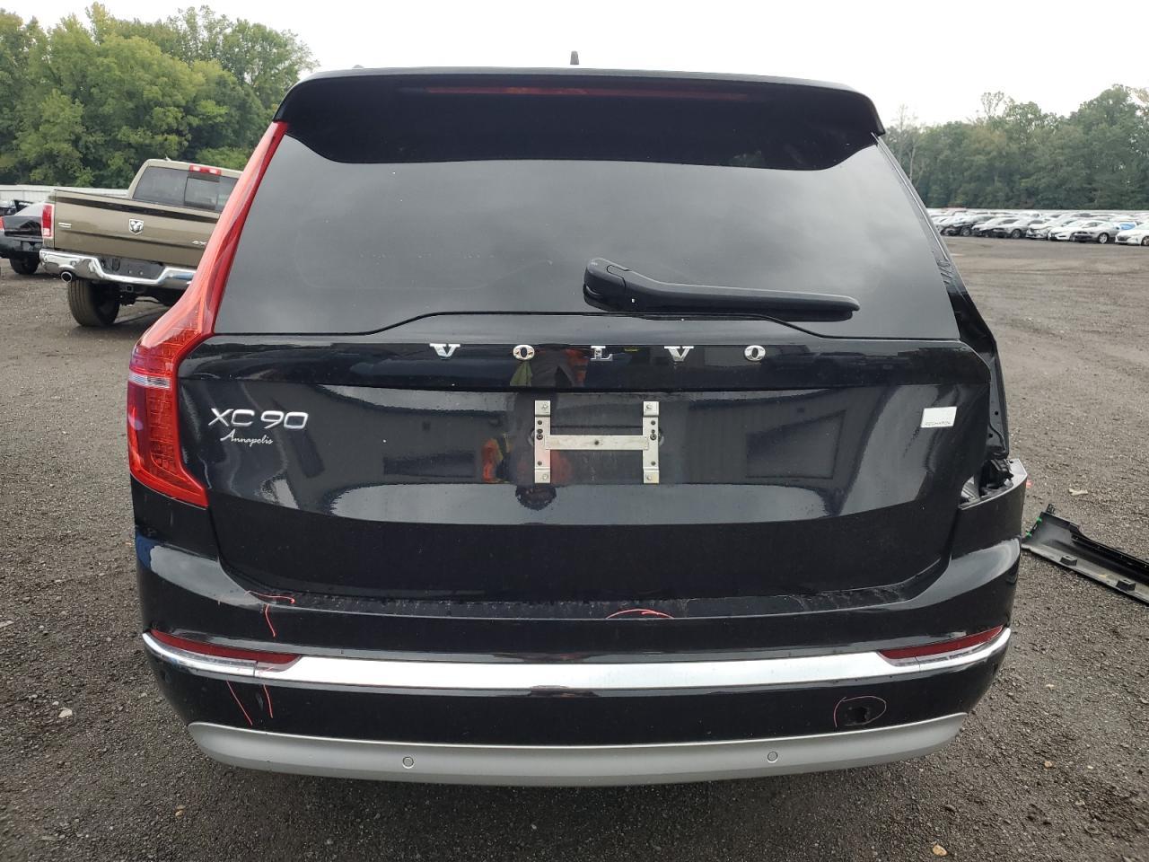 2022 VOLVO XC90