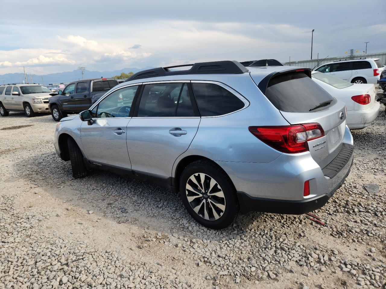 2017 SUBARU Outback