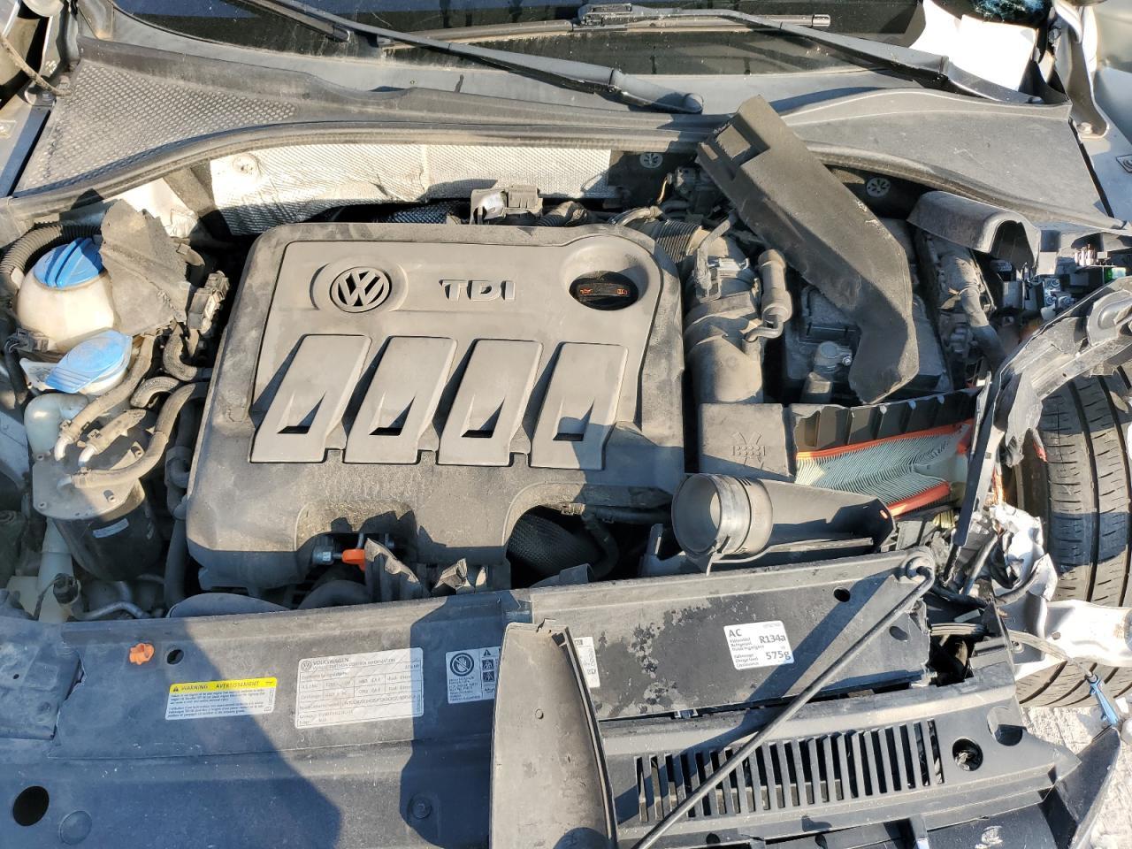 2013 VOLKSWAGEN Passat