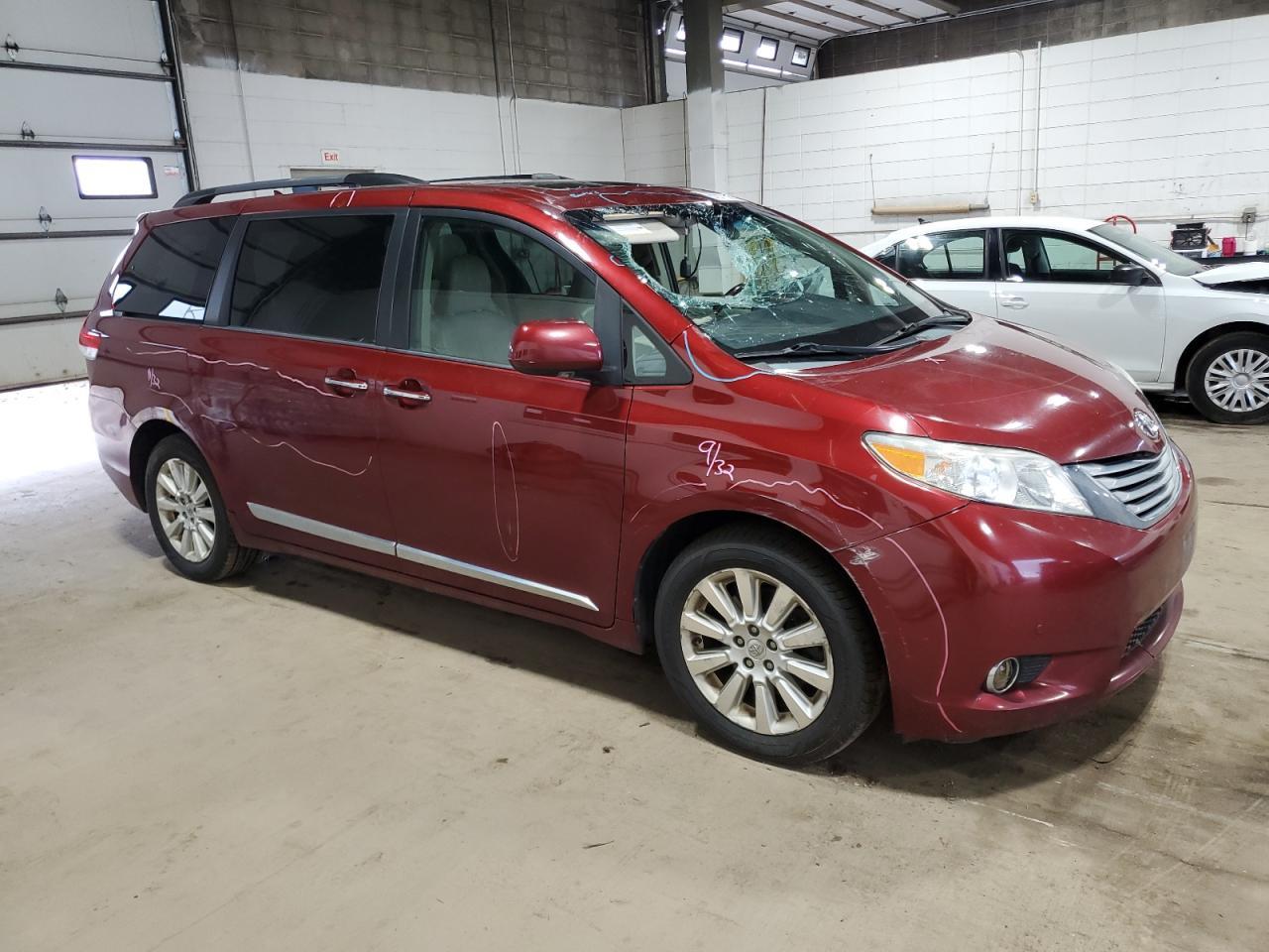 2012 TOYOTA SIENNA