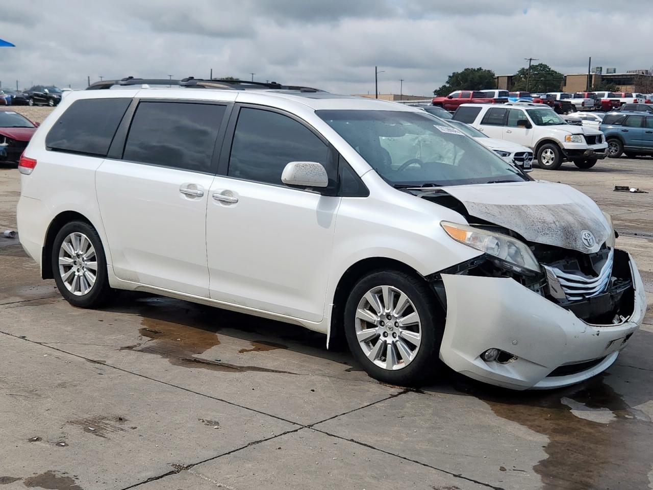 2012 TOYOTA SIENNA