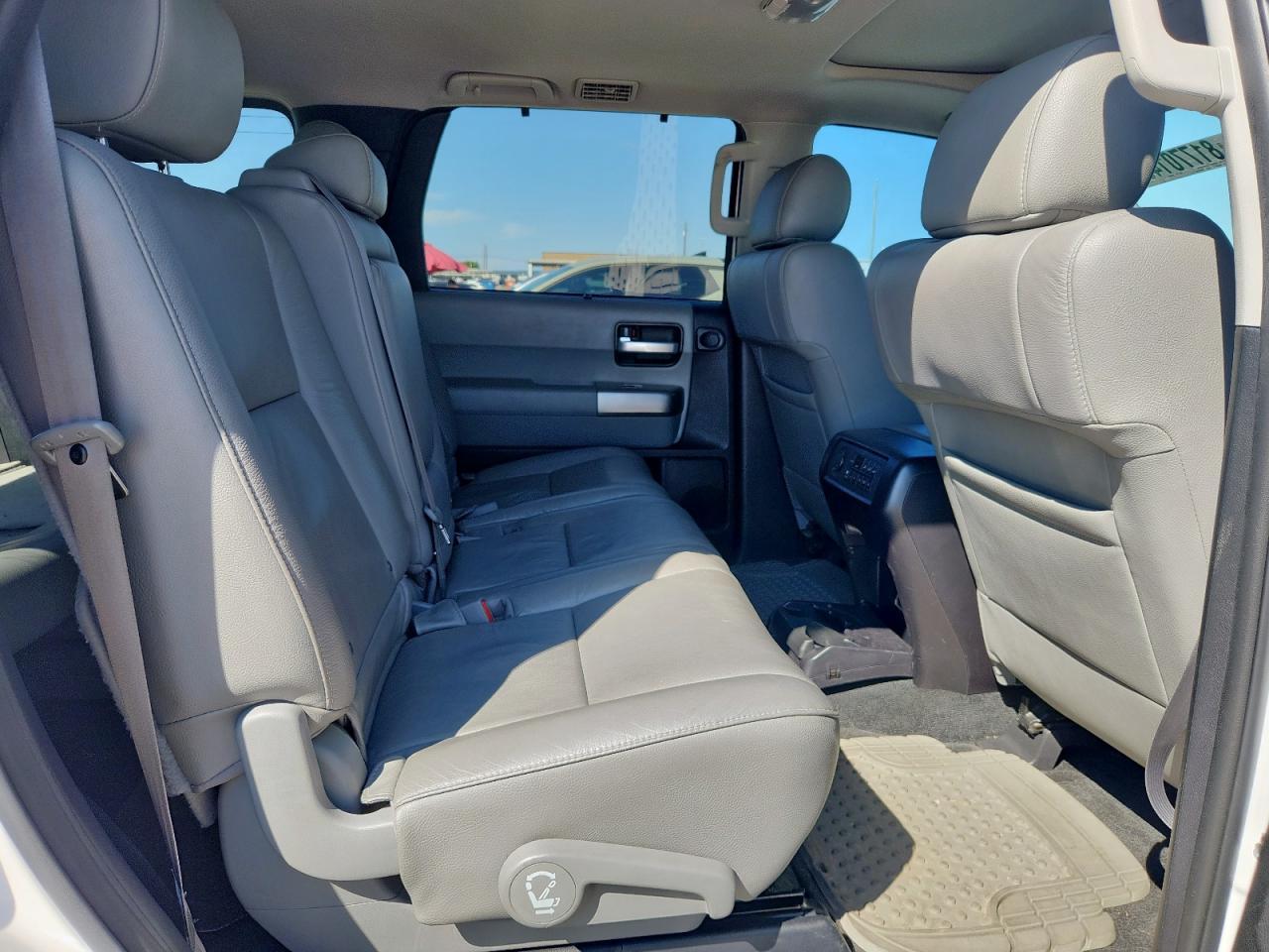 2018 TOYOTA Sequoia