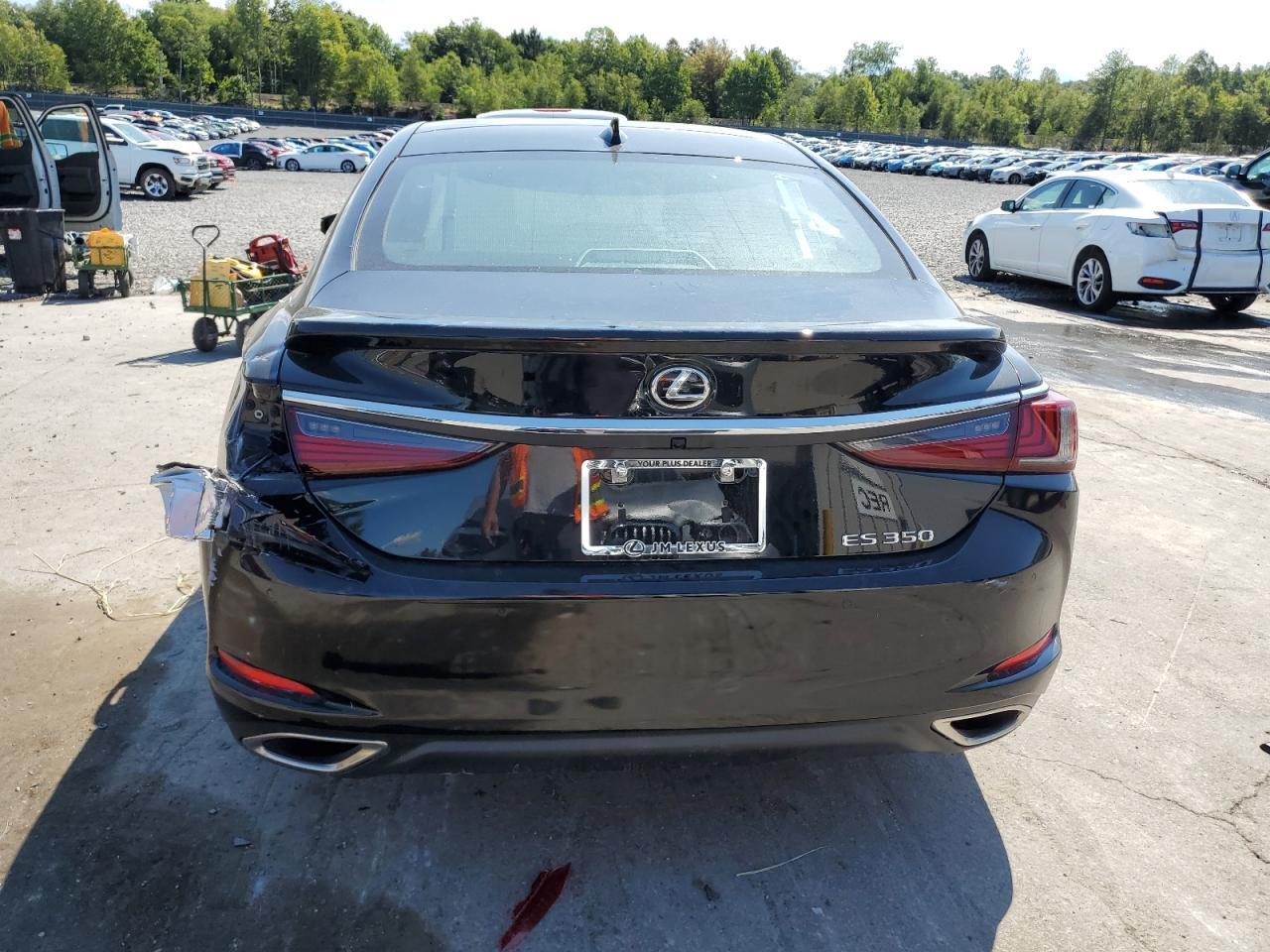 2024 LEXUS Es