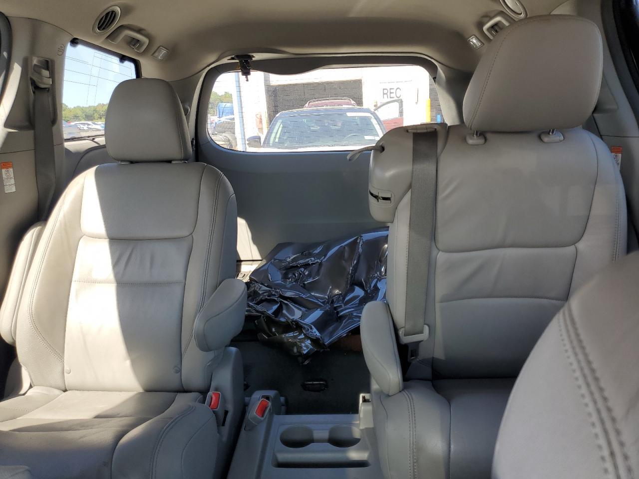 2015 TOYOTA SIENNA