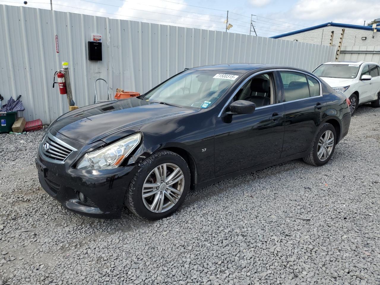 2015 INFINITI Q40
