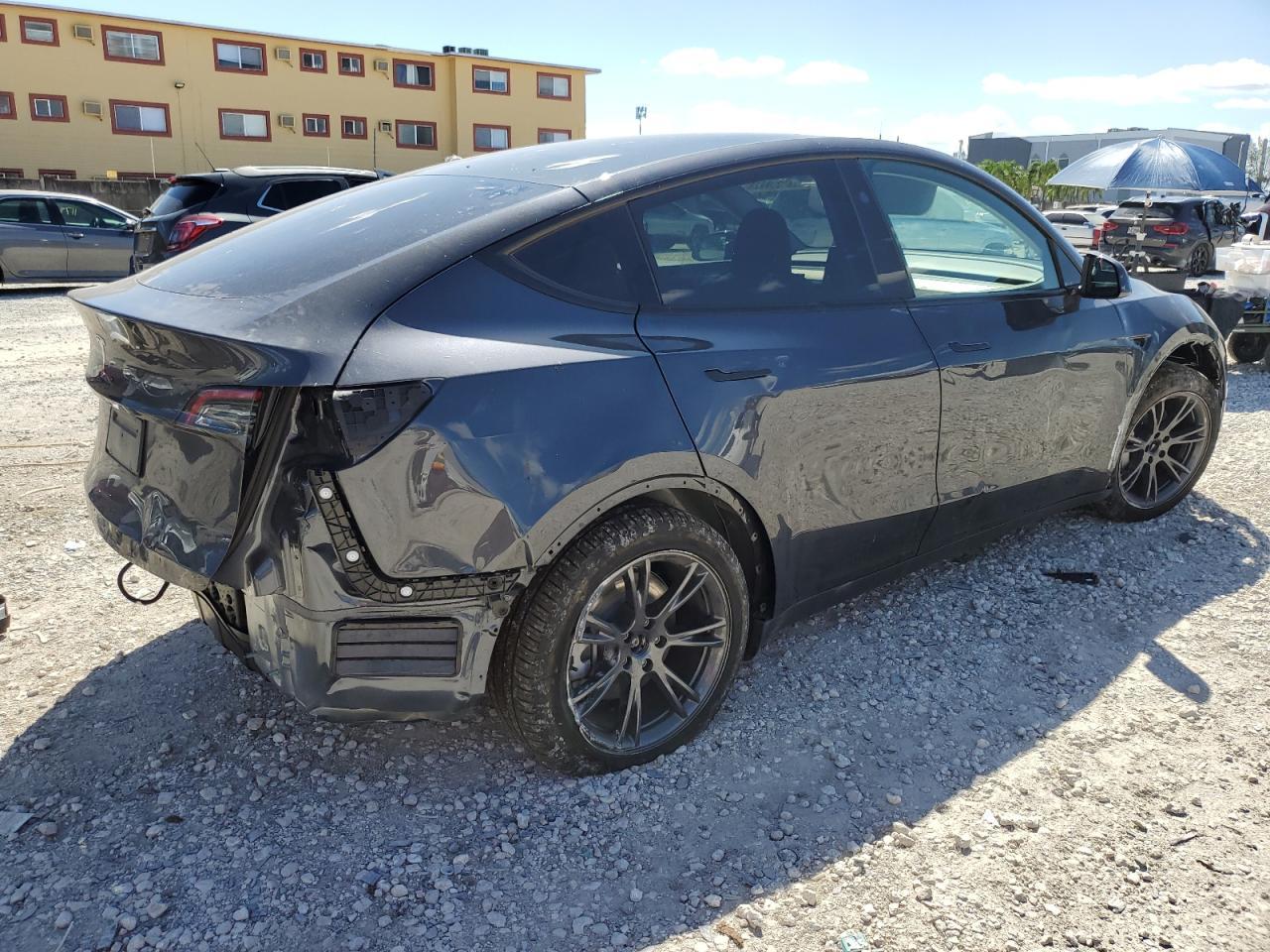 2025 TESLA MODEL Y