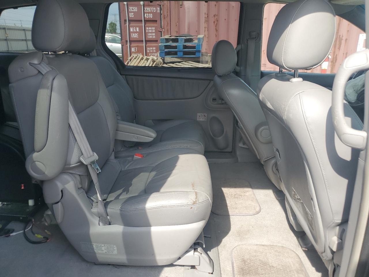 2004 TOYOTA SIENNA