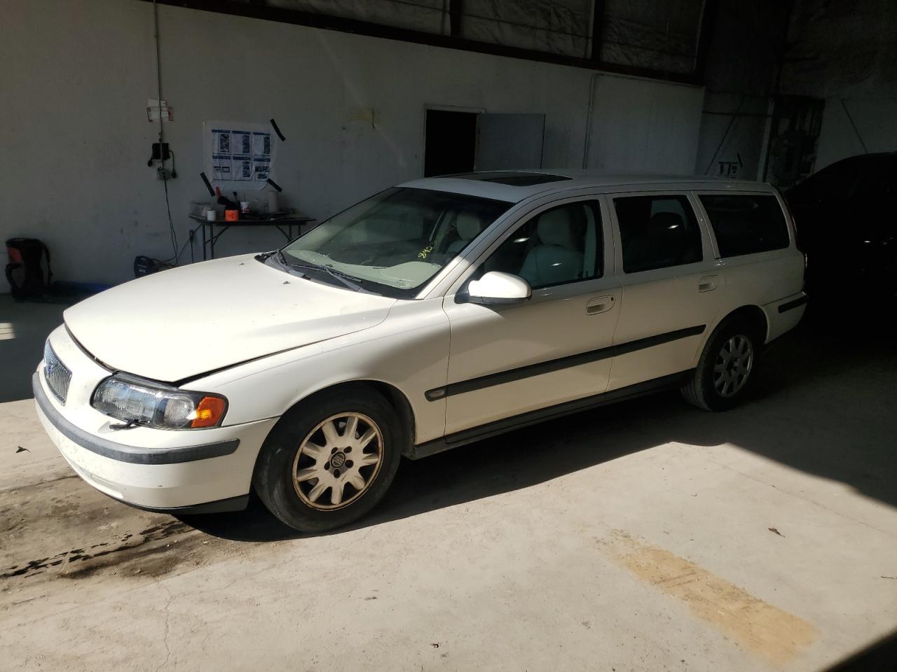 2001 VOLVO V70