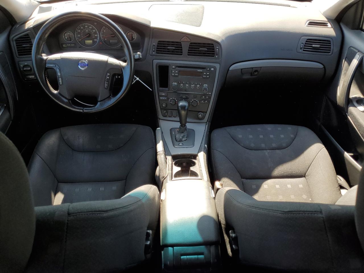 2005 VOLVO V70