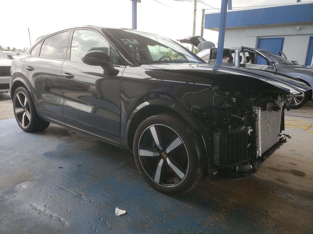 2025 PORSCHE CAYENNE