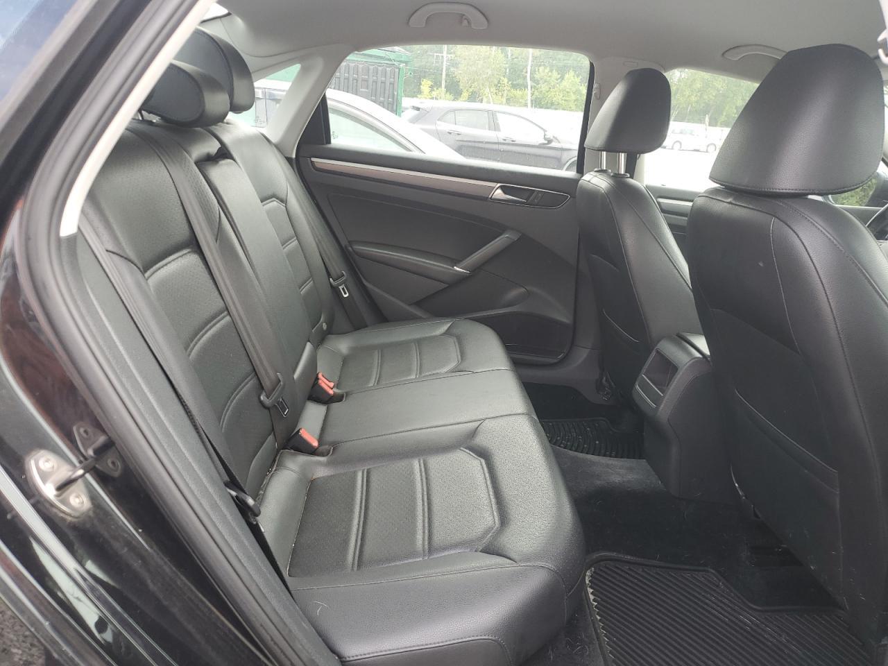 2017 VOLKSWAGEN Passat