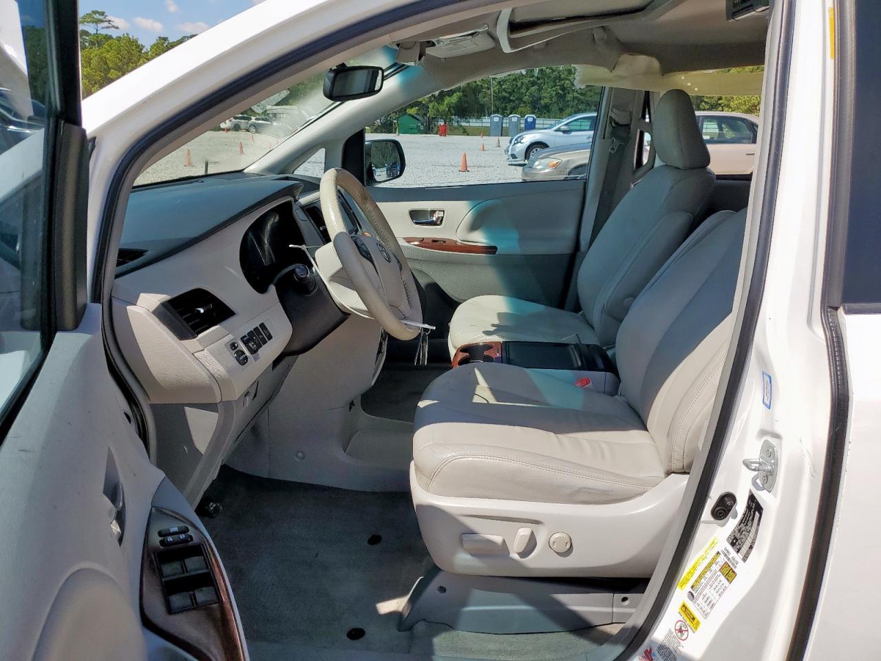 2014 TOYOTA SIENNA