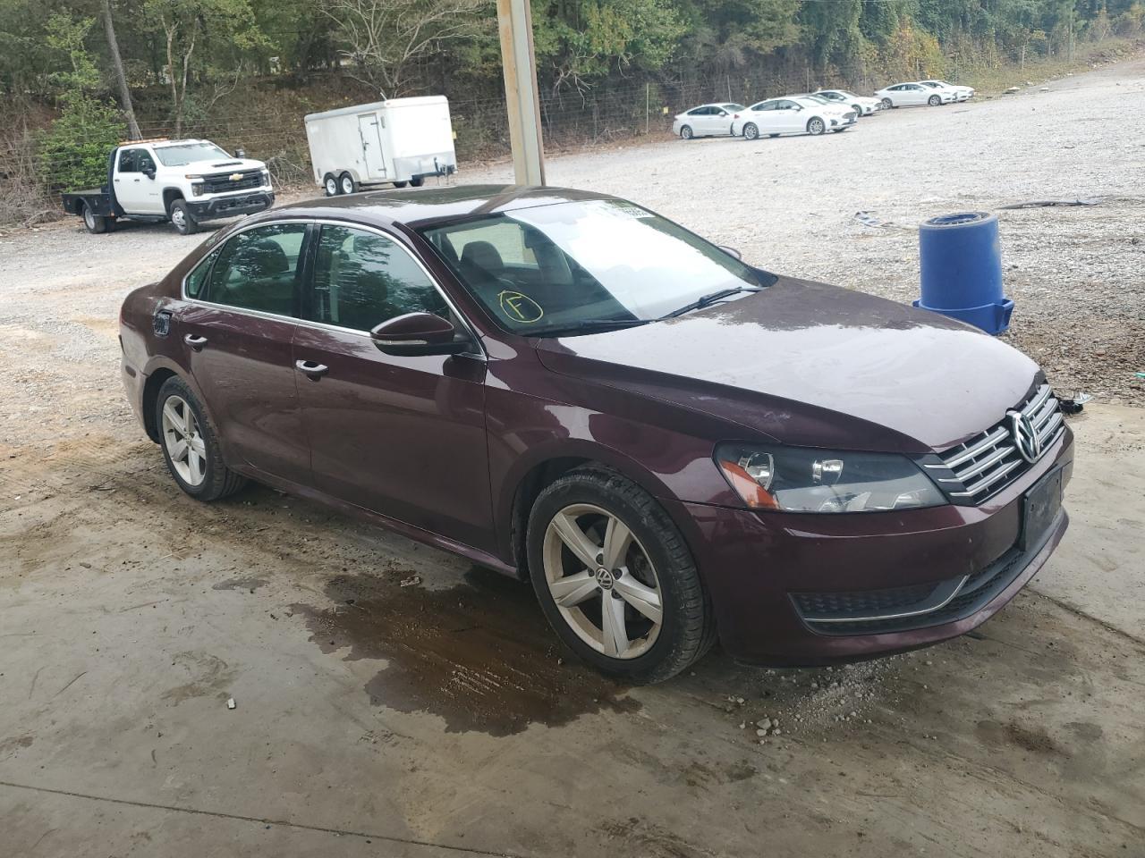 2012 VOLKSWAGEN Passat