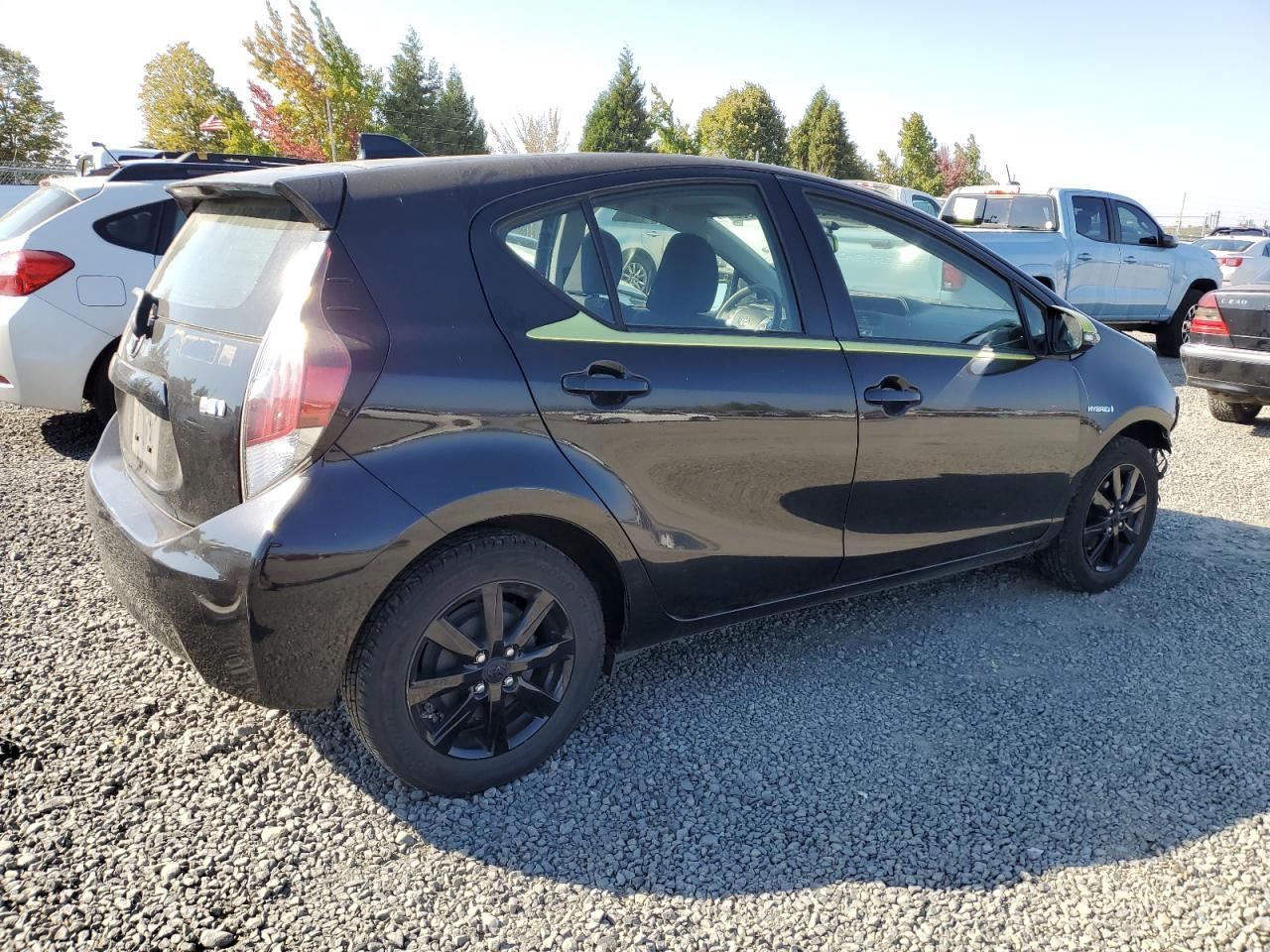 2016 TOYOTA Prius c