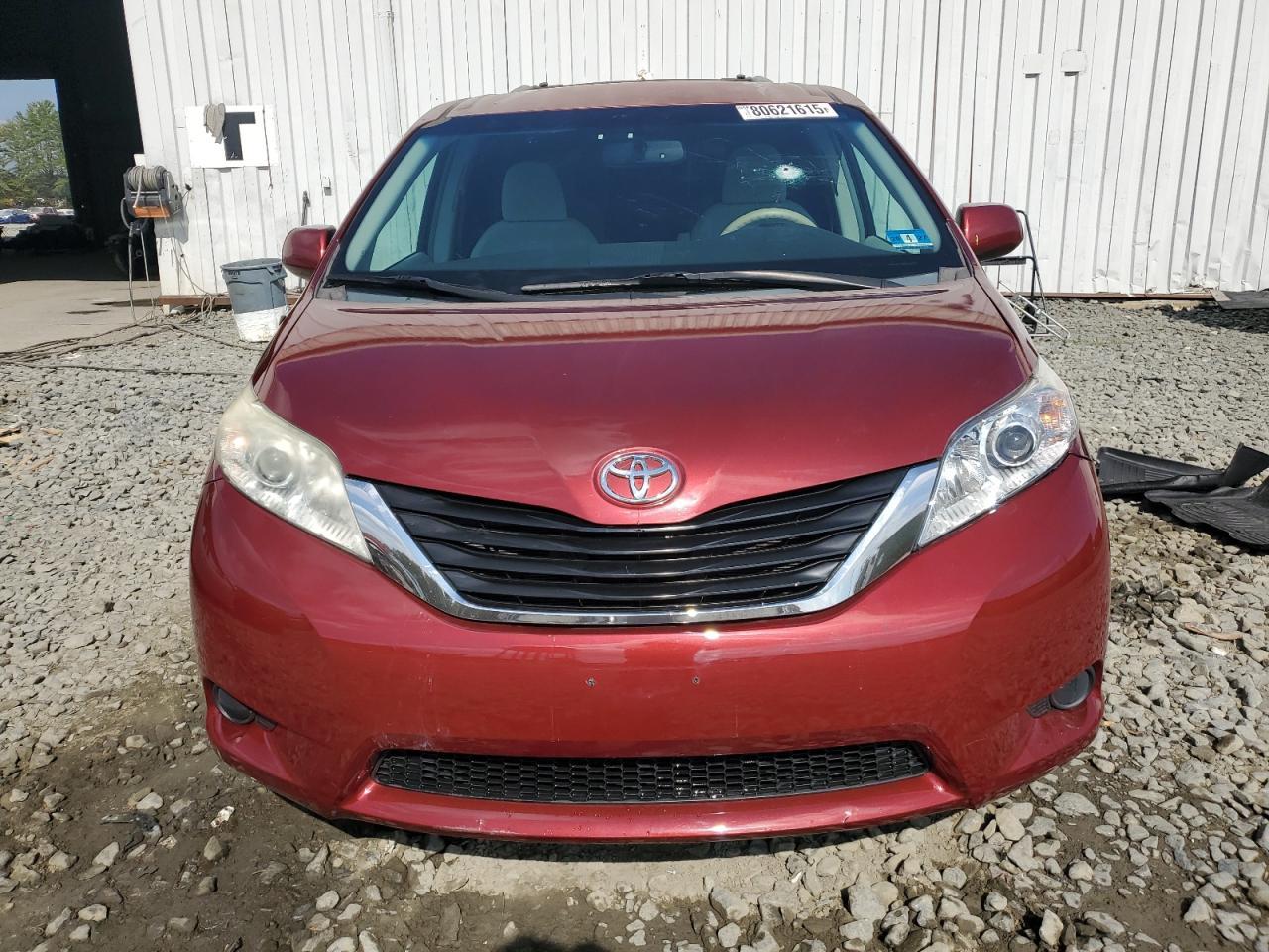 2011 TOYOTA SIENNA