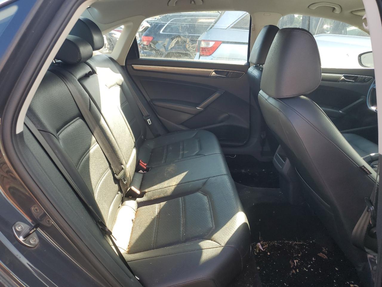 2017 VOLKSWAGEN Passat