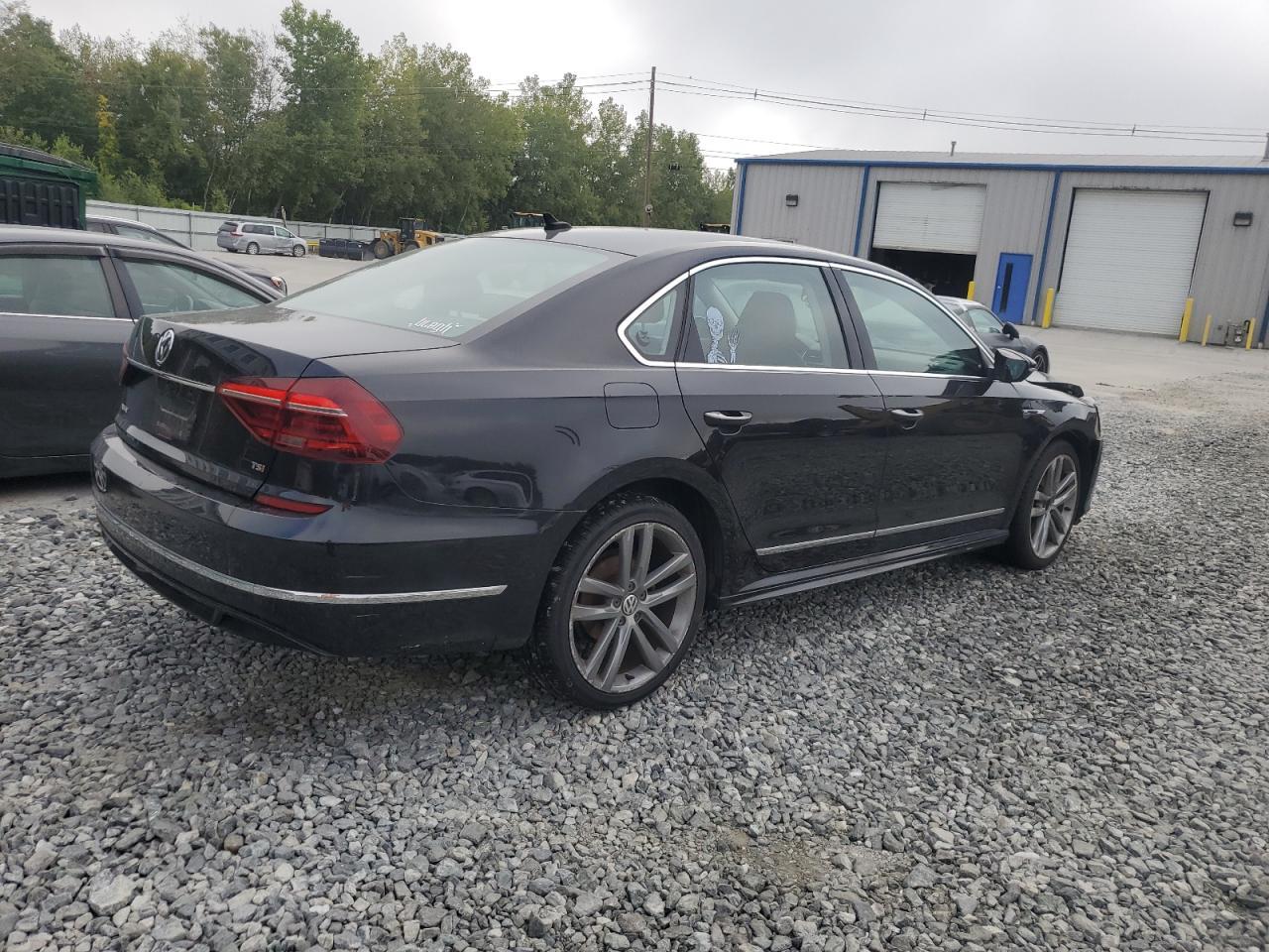 2017 VOLKSWAGEN Passat
