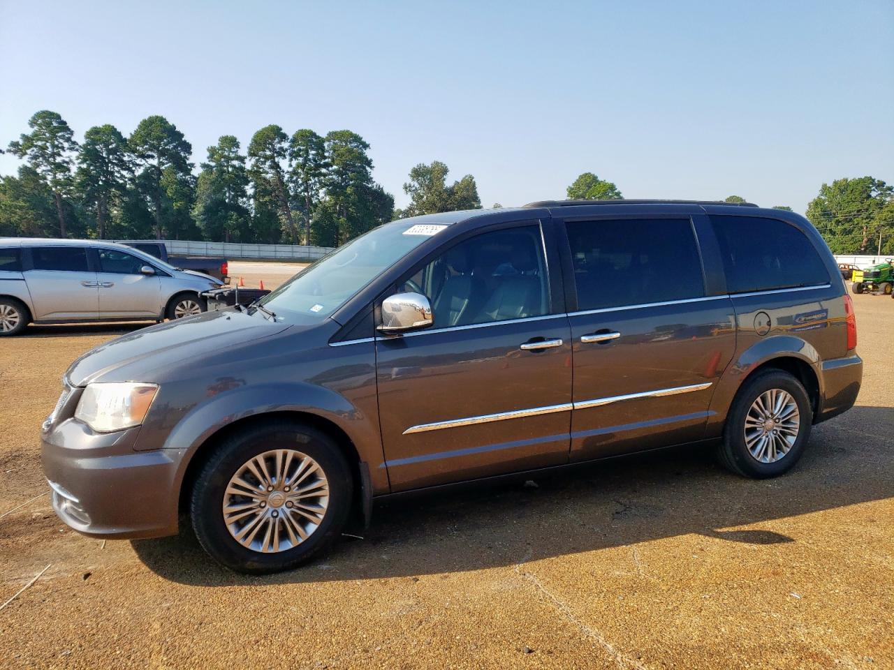 2016 CHRYSLER Town & Country