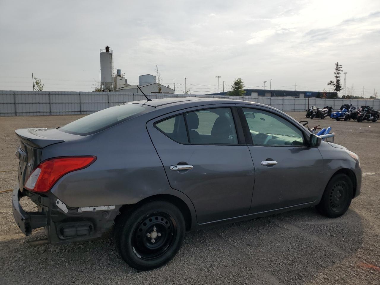 2017 NISSAN VERSA