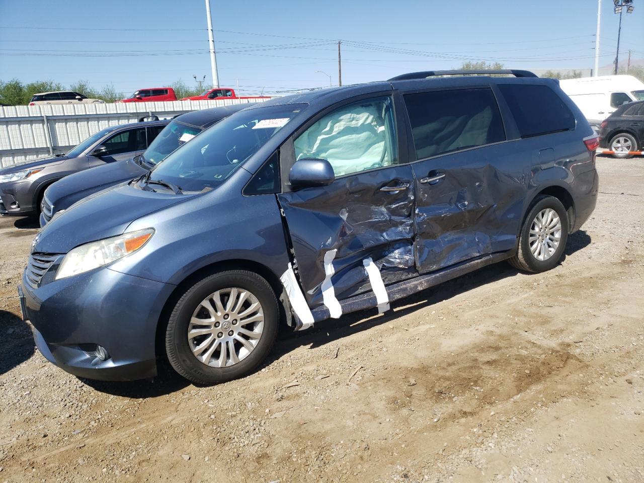 2017 TOYOTA SIENNA