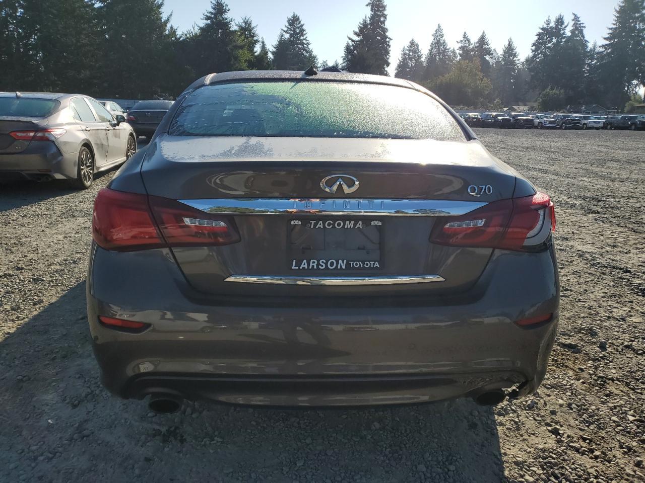 2017 INFINITI Q70