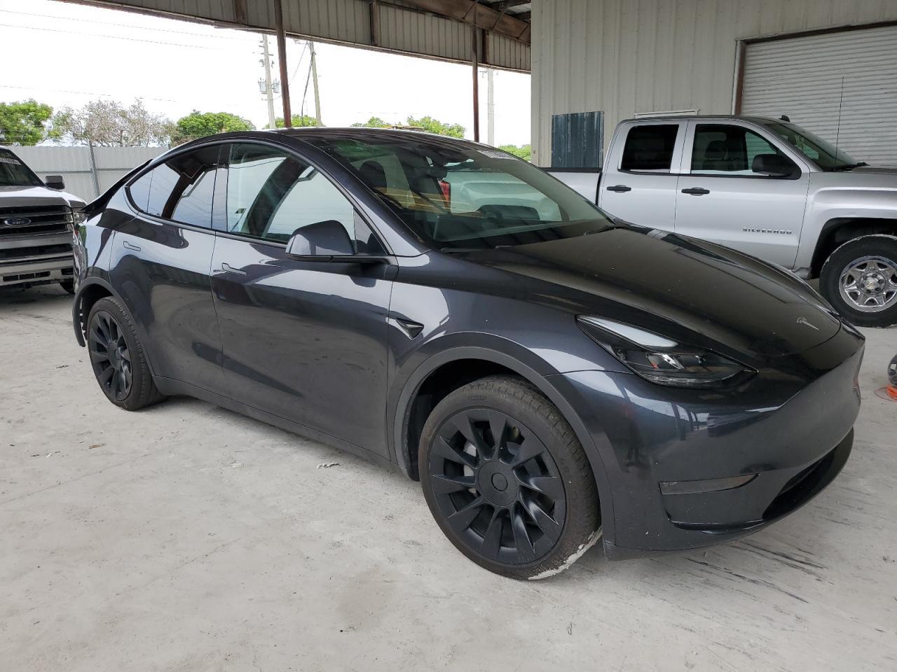 2024 TESLA MODEL Y