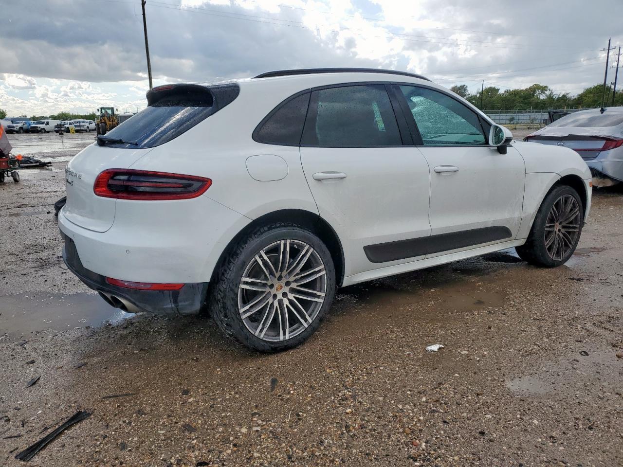 2015 PORSCHE Macan
