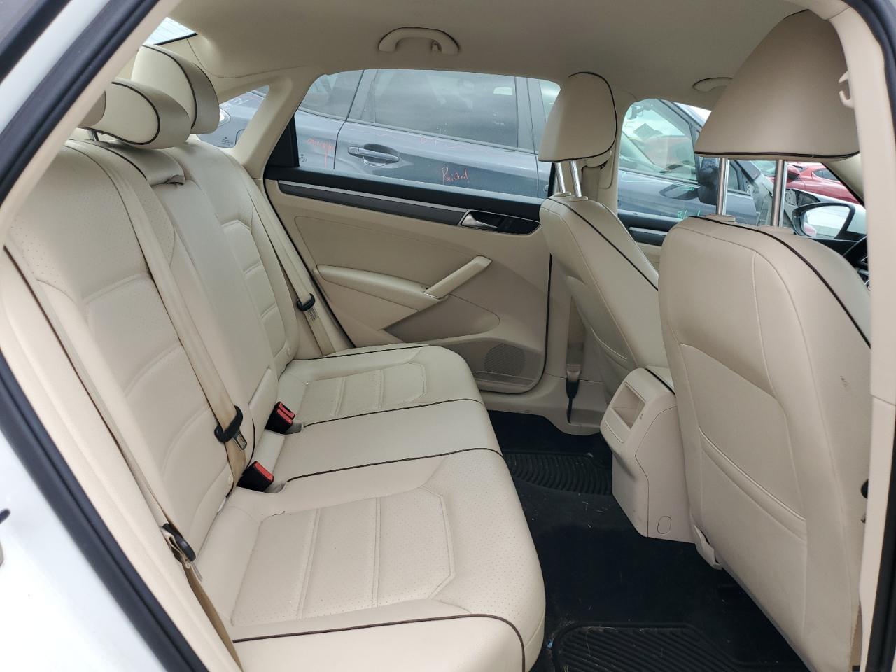 2017 VOLKSWAGEN Passat