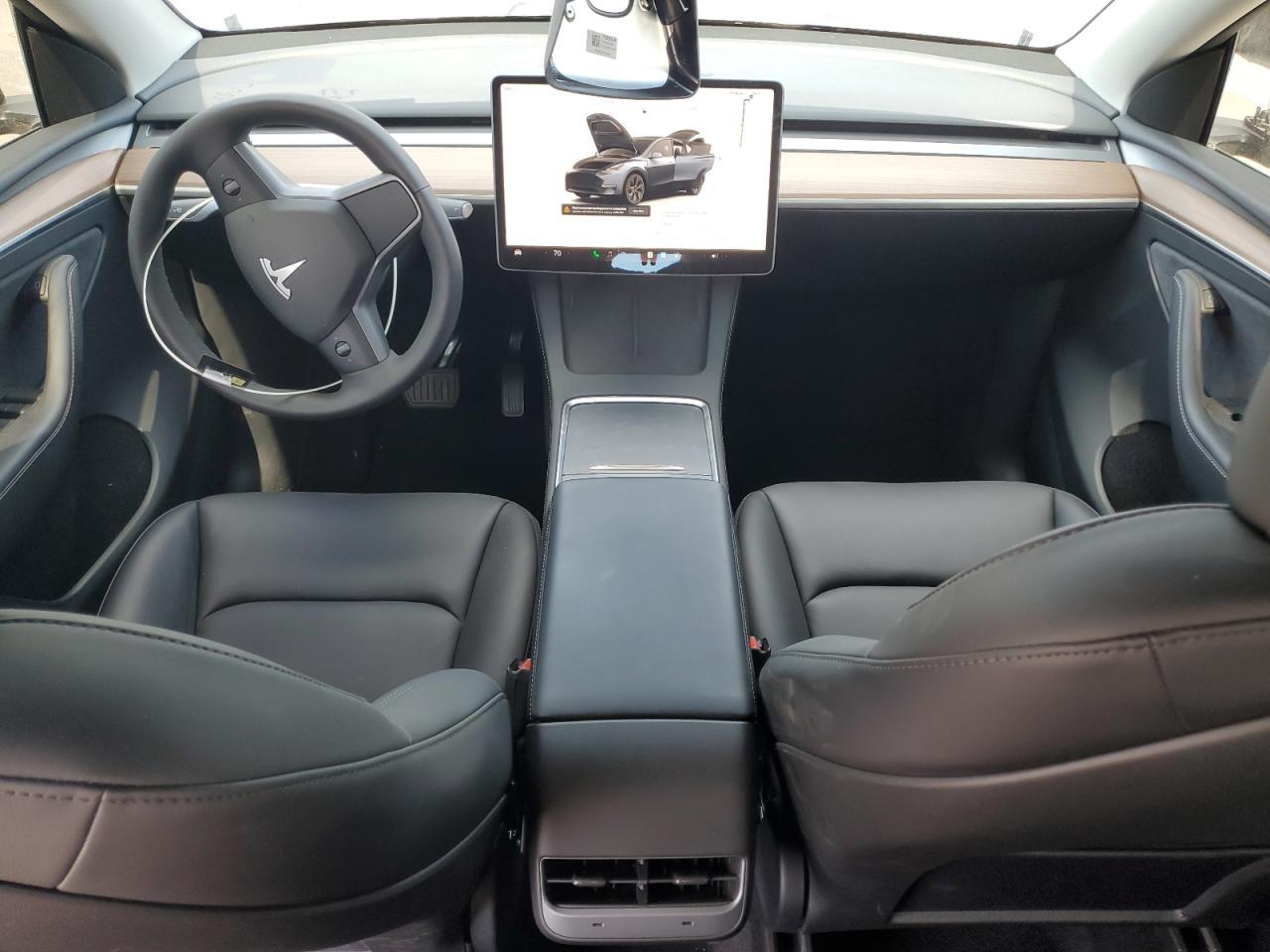 2025 TESLA MODEL Y