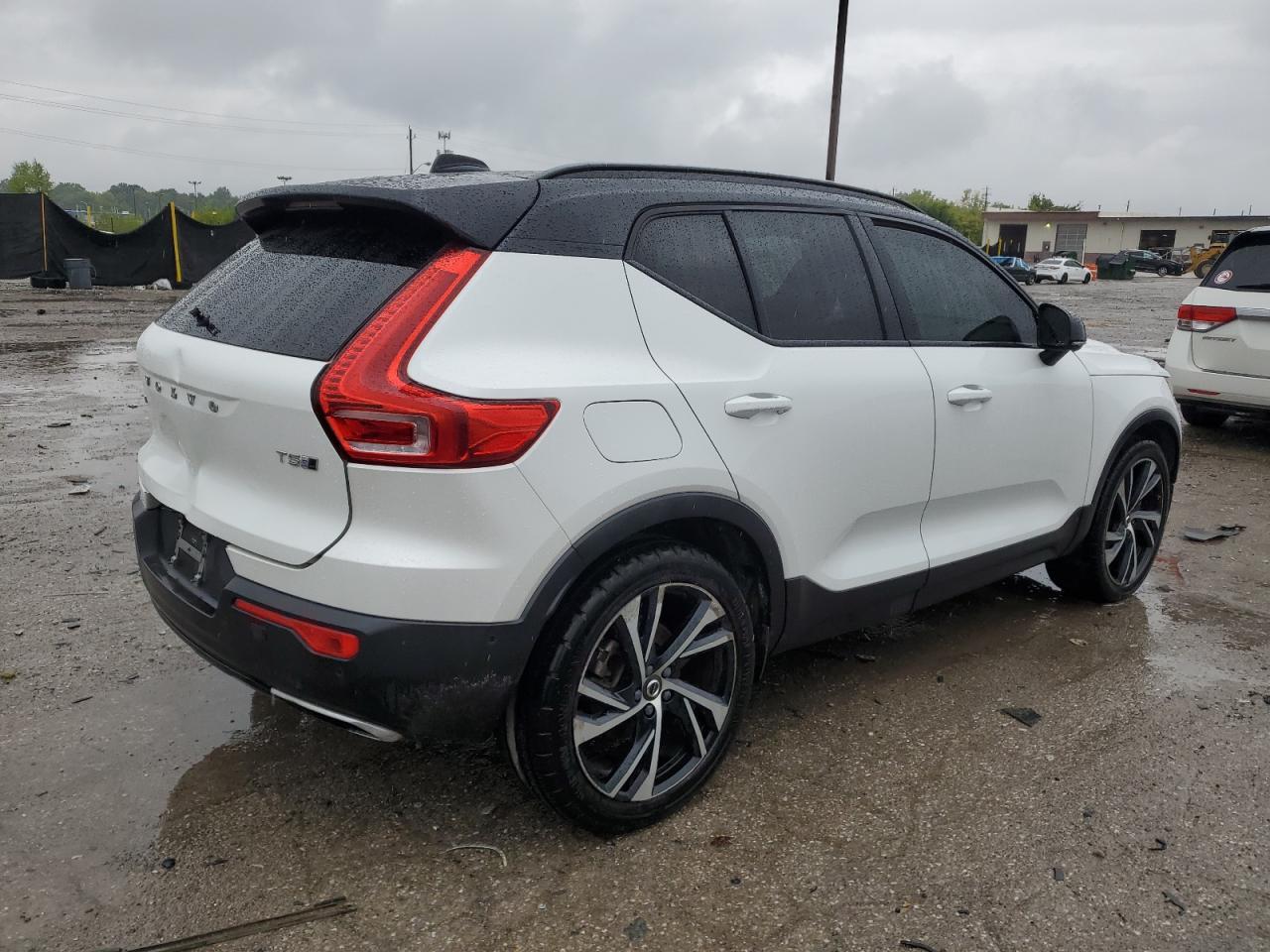 2019 VOLVO XC40