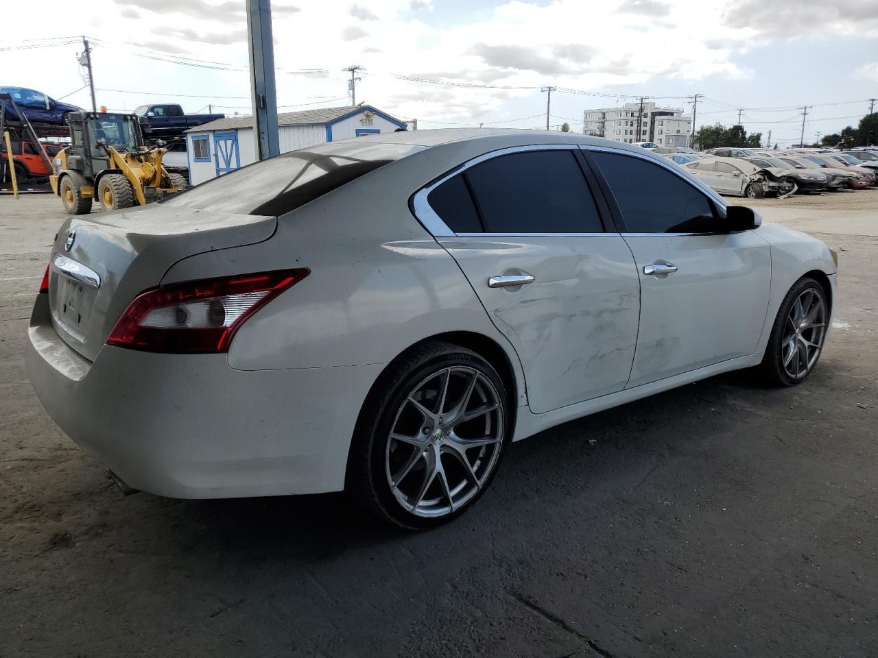 2011 NISSAN Maxima