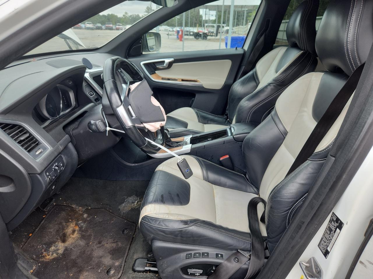 2015 VOLVO XC60