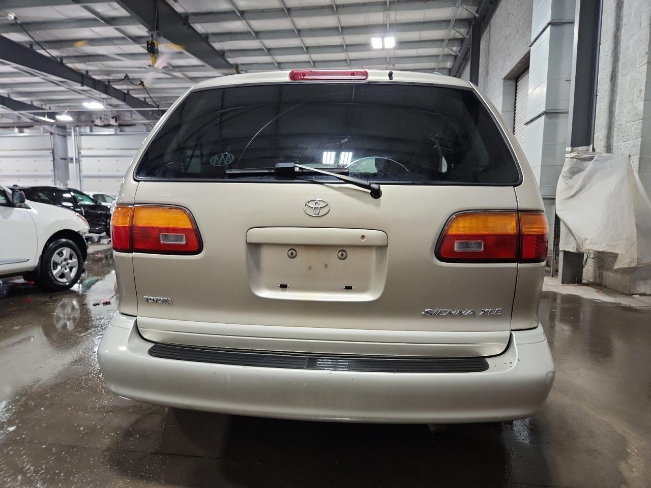 2000 TOYOTA SIENNA