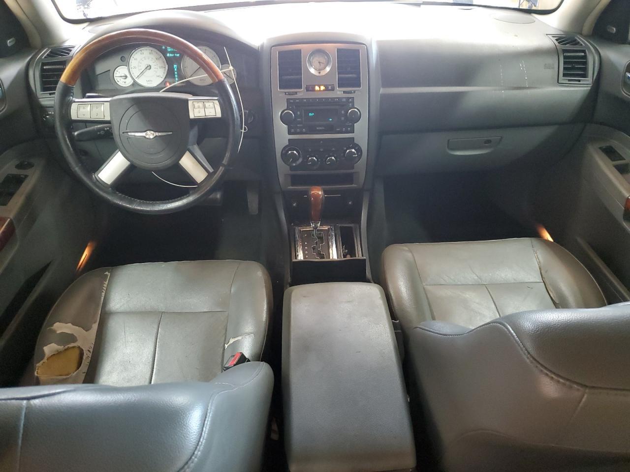 2005 CHRYSLER 300
