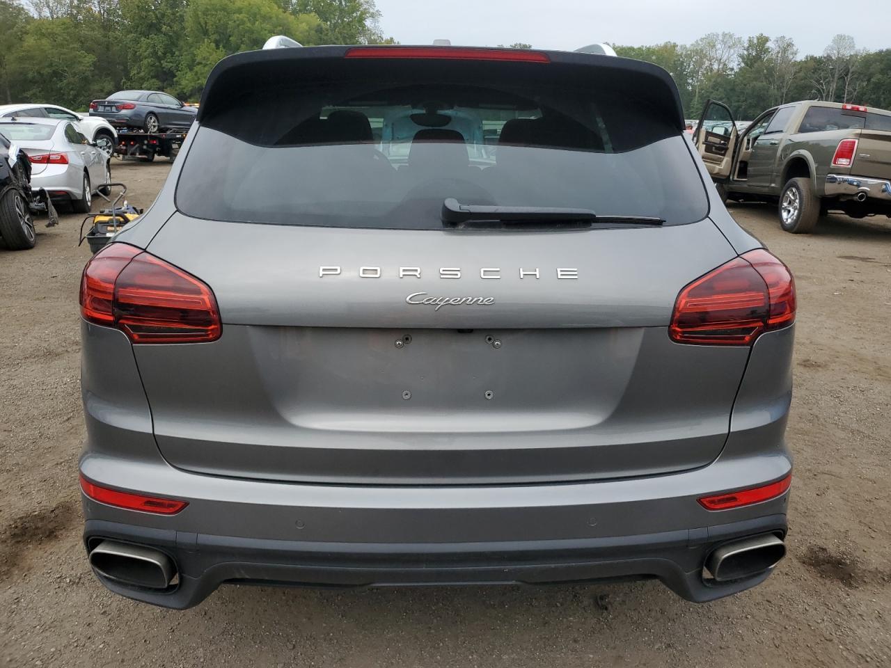 2016 PORSCHE CAYENNE