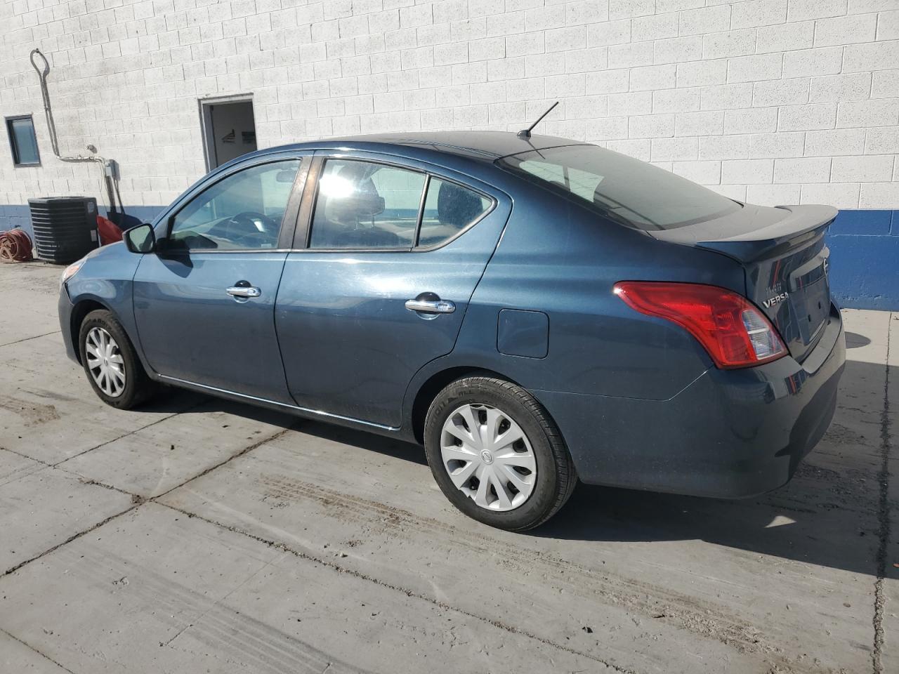 2017 NISSAN VERSA