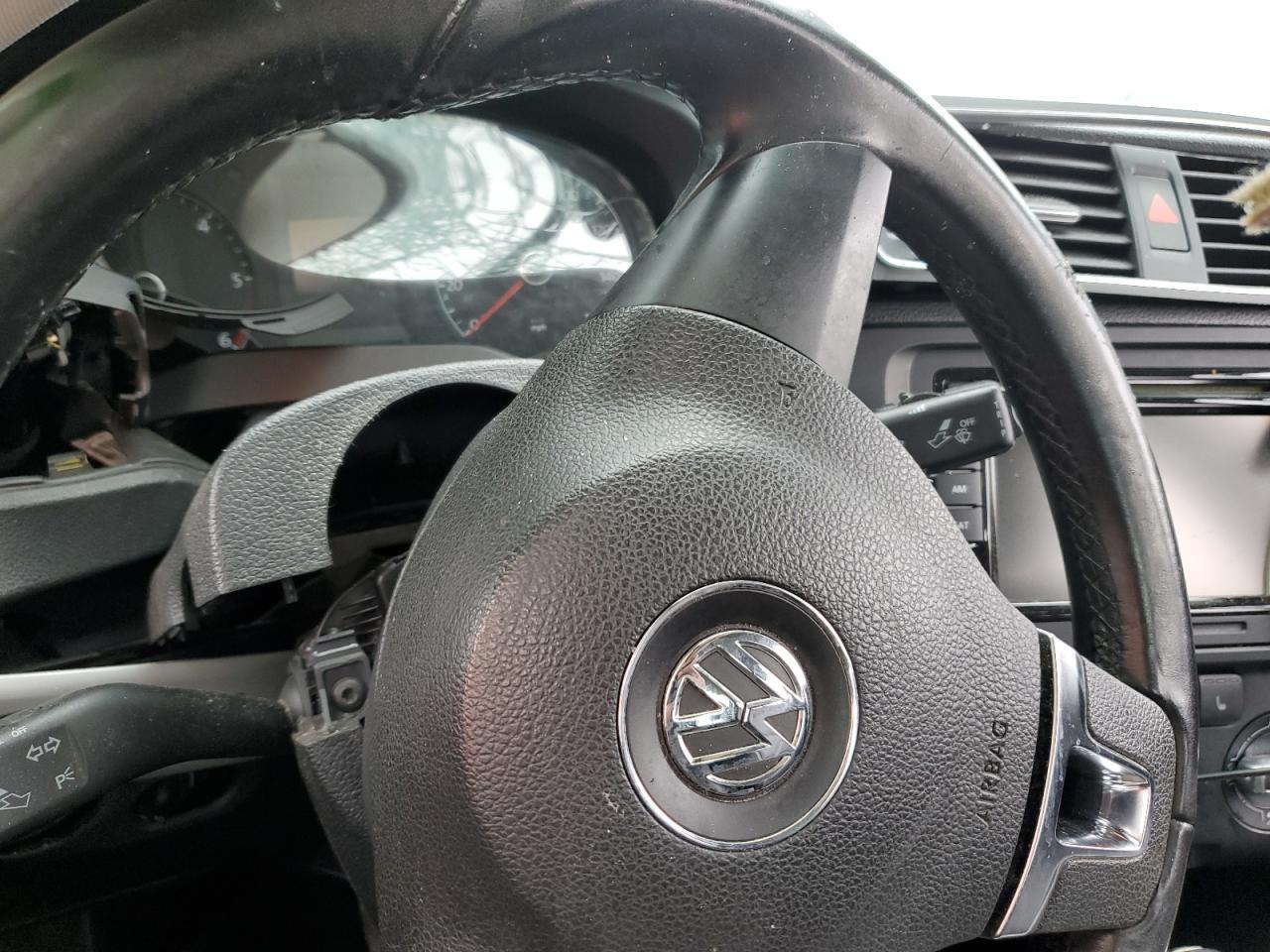 2011 VOLKSWAGEN JETTA
