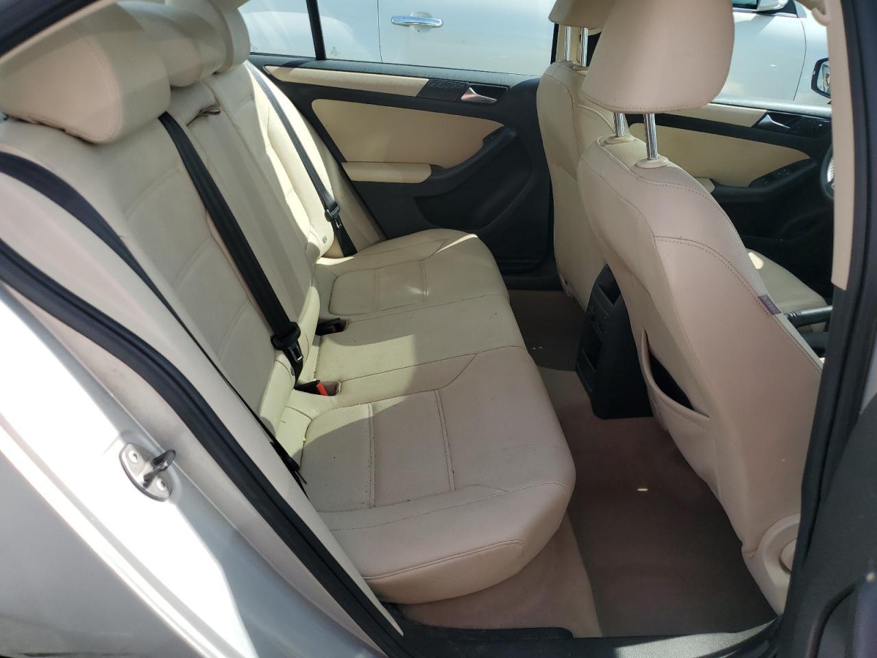 2011 VOLKSWAGEN JETTA