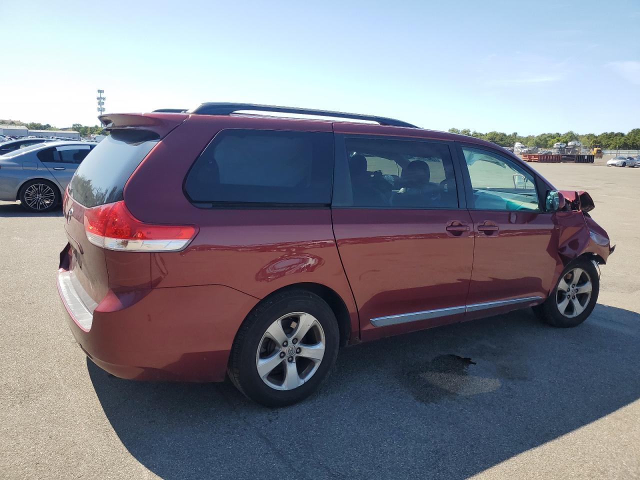 2014 TOYOTA SIENNA