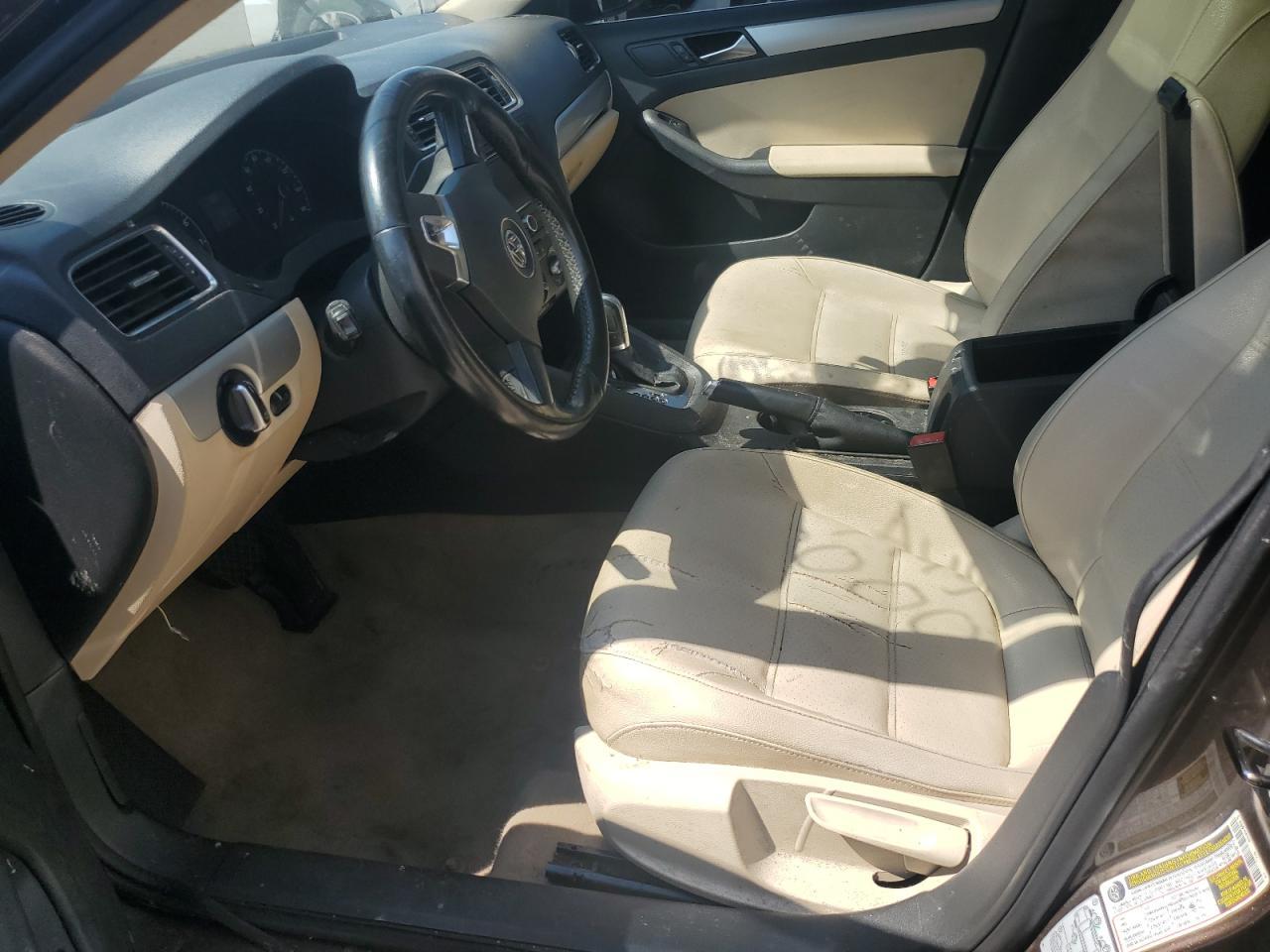 2011 VOLKSWAGEN JETTA