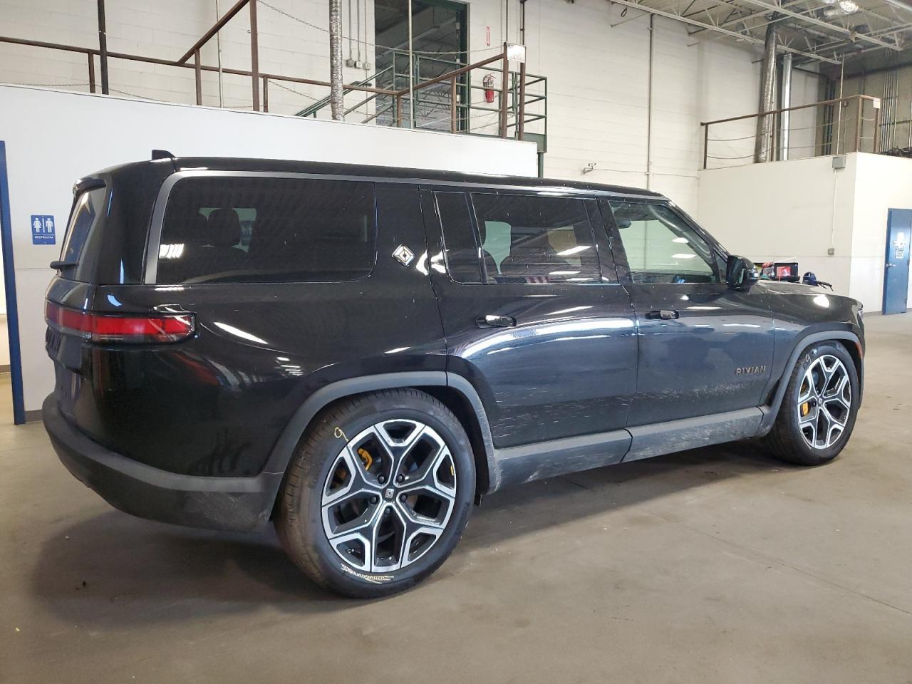 2025 RIVIAN R1s