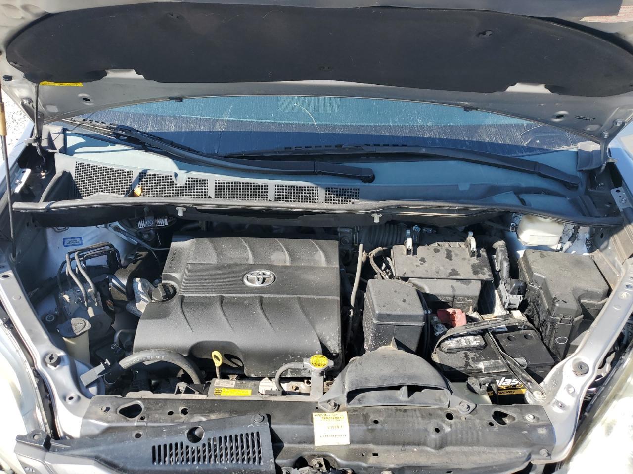 2013 TOYOTA SIENNA