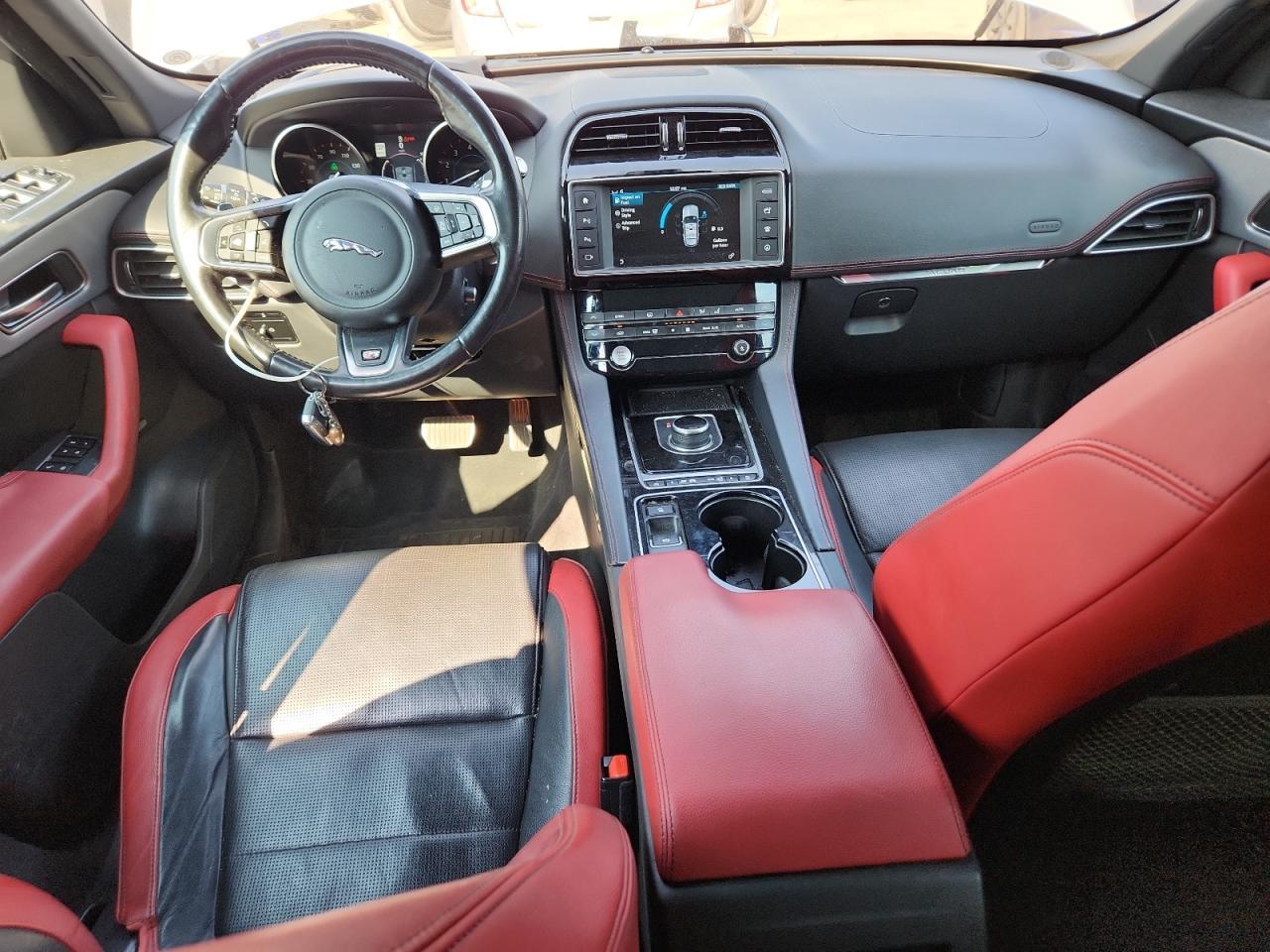 2017 JAGUAR F-Pace