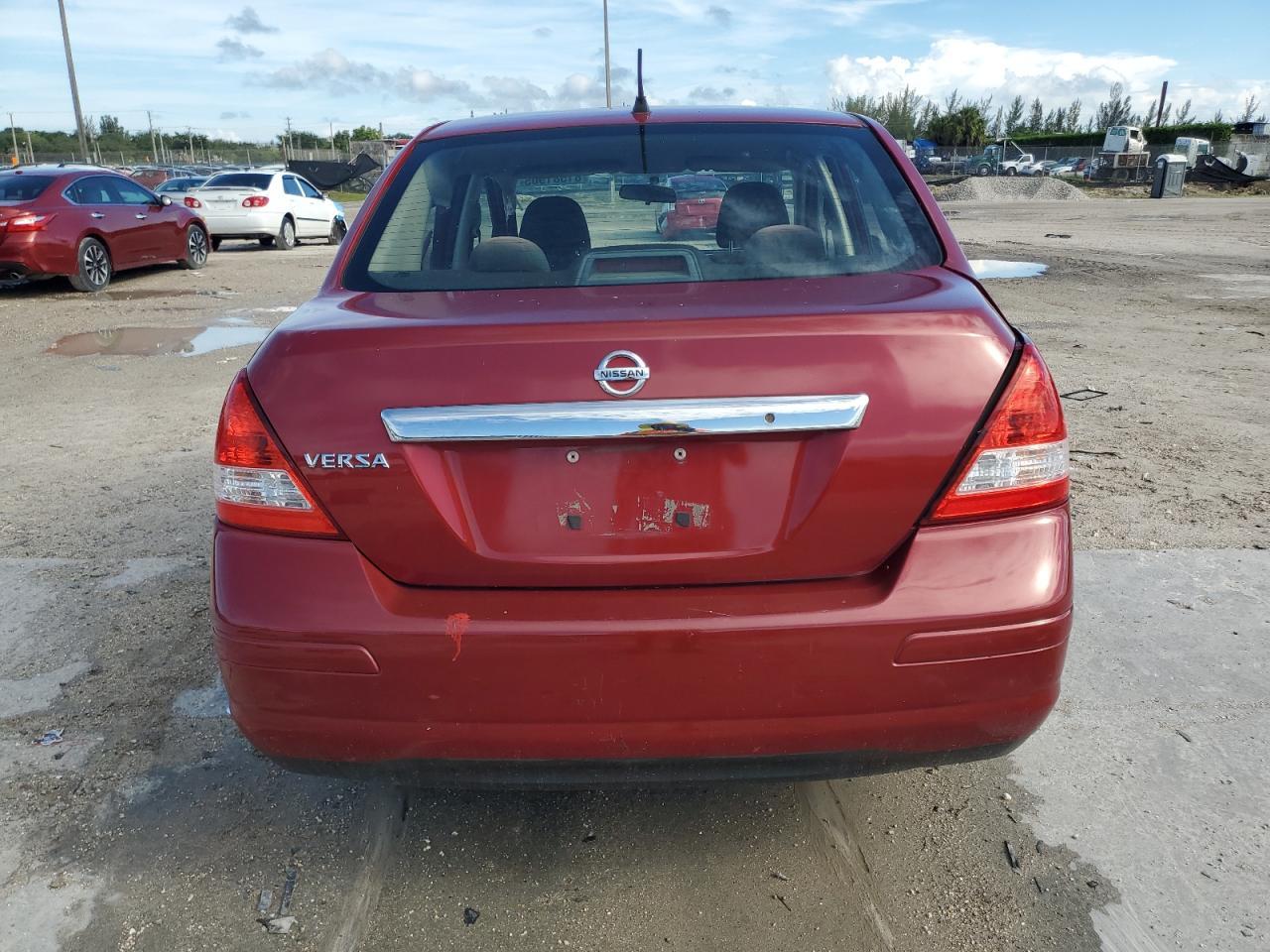 2011 NISSAN VERSA