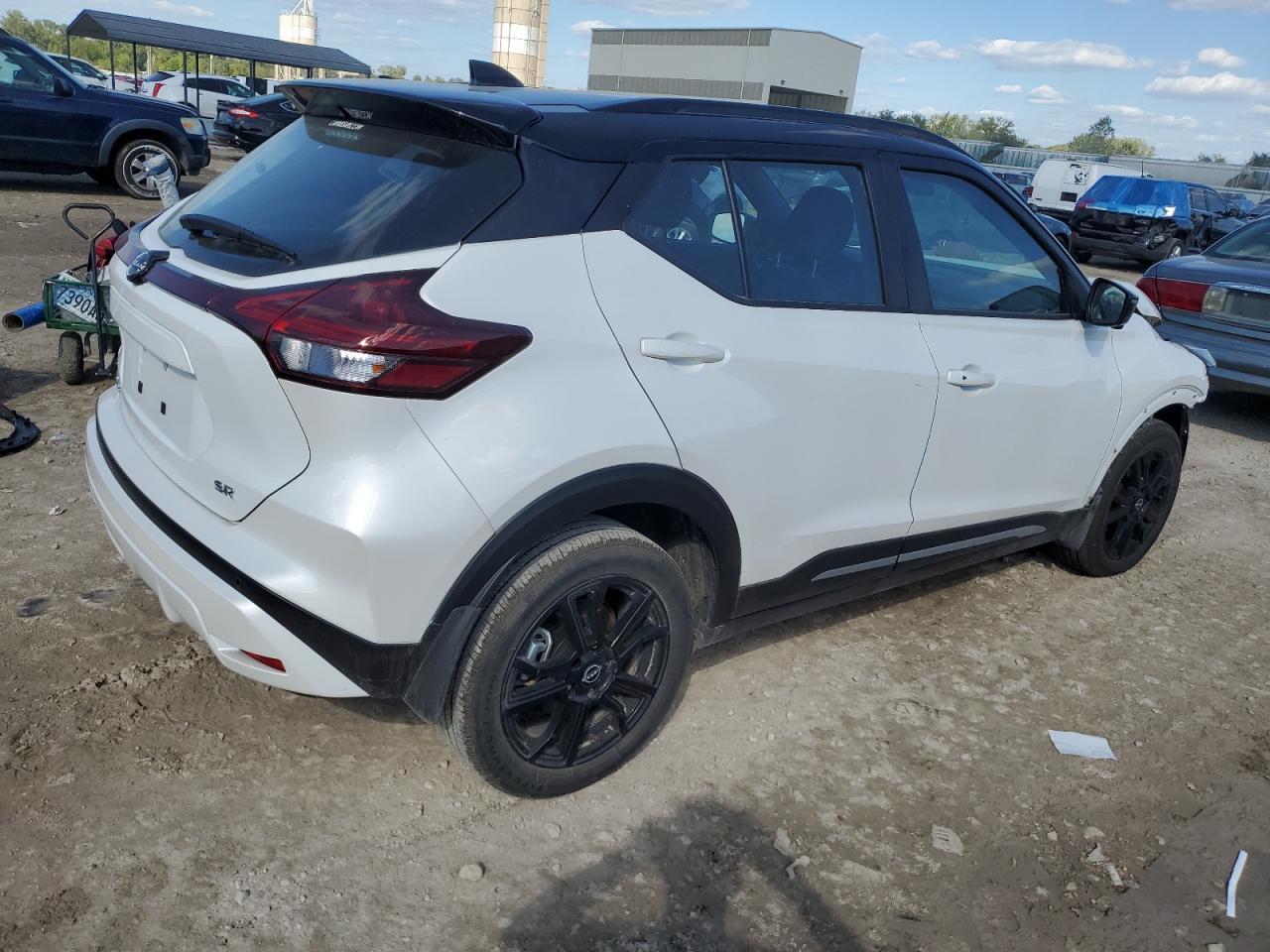 2024 NISSAN KICKS