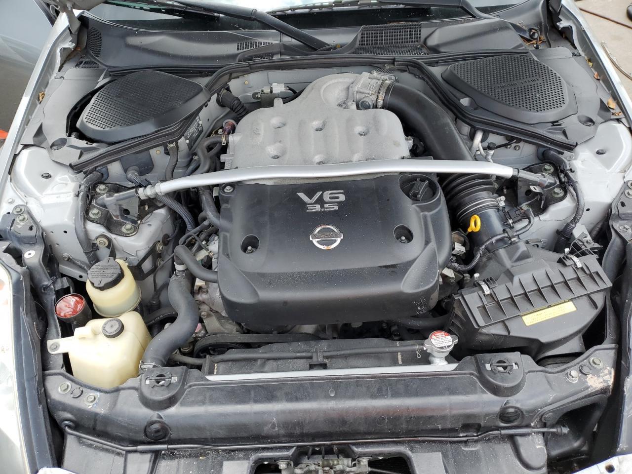 2004 NISSAN Z