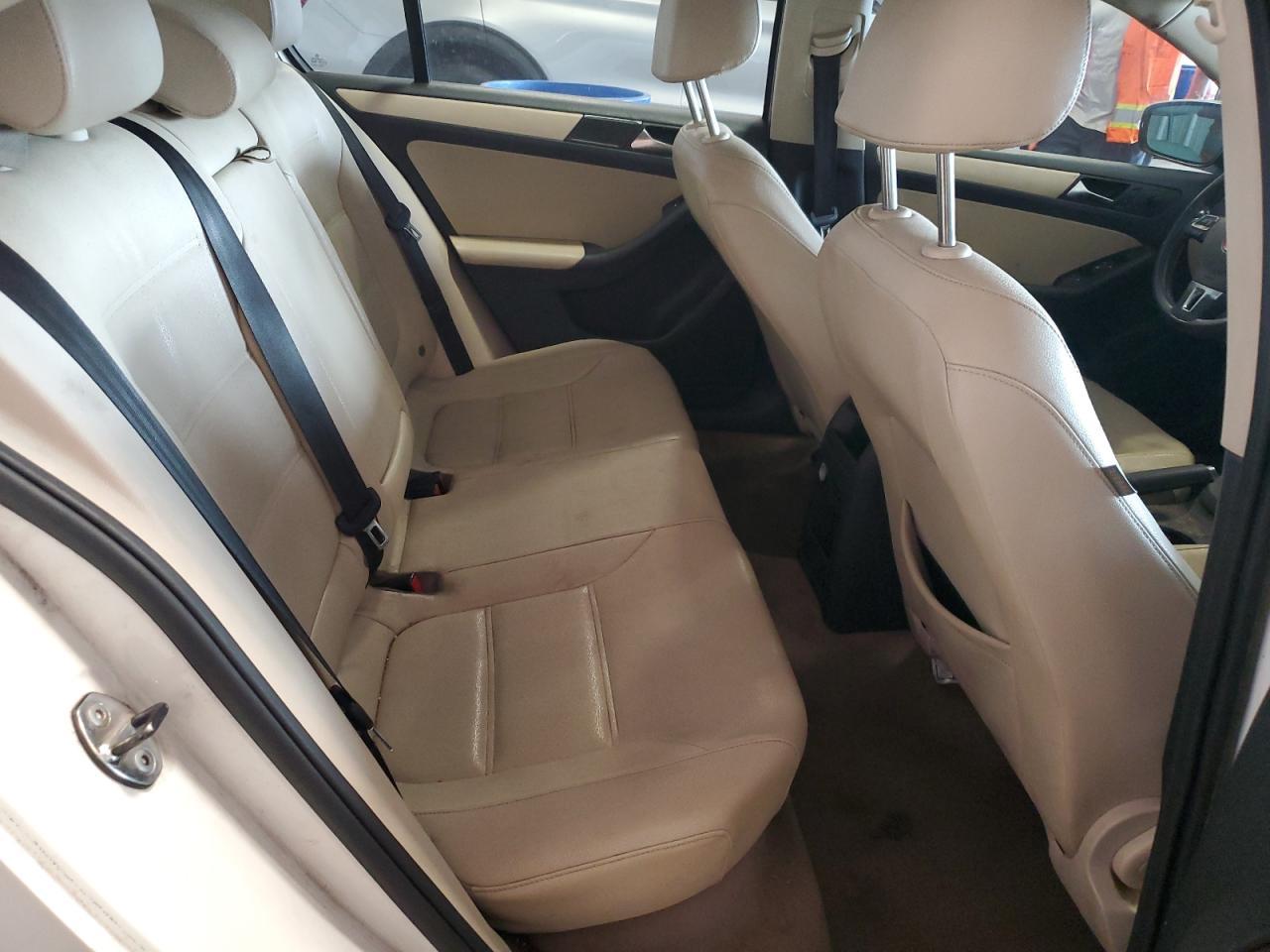 2011 VOLKSWAGEN JETTA