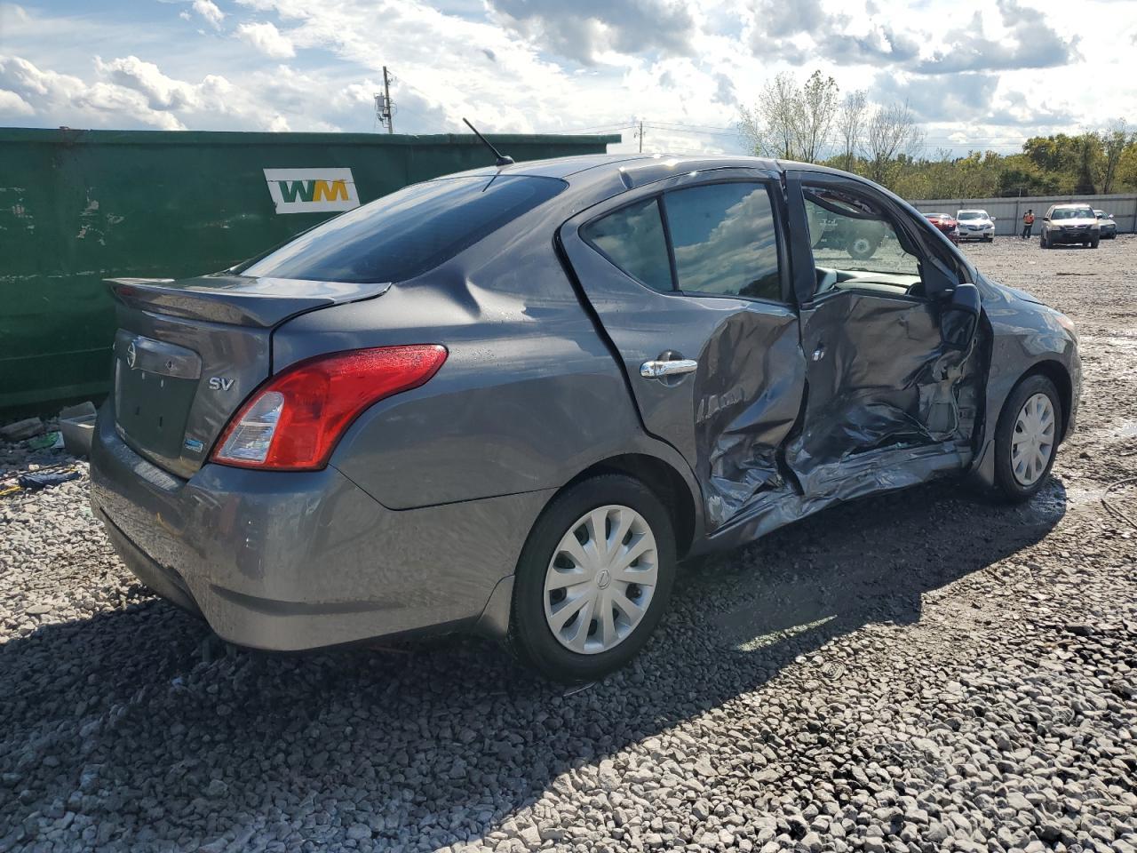 2016 NISSAN VERSA