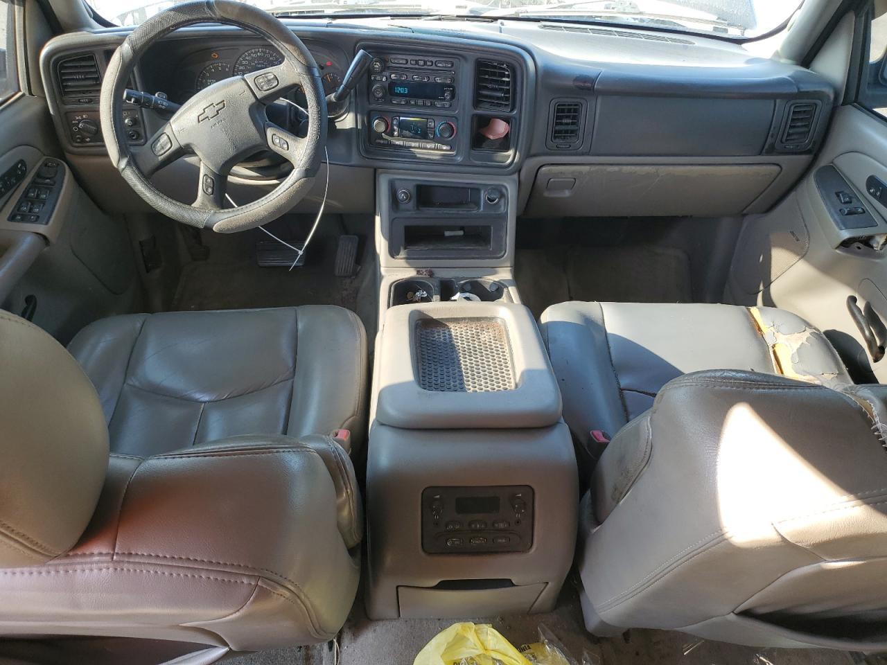 2004 CHEVROLET Suburban